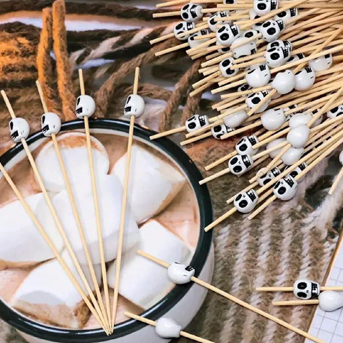 50 pièces Piques de cocktail en bambou en forme de crâne d'Halloween